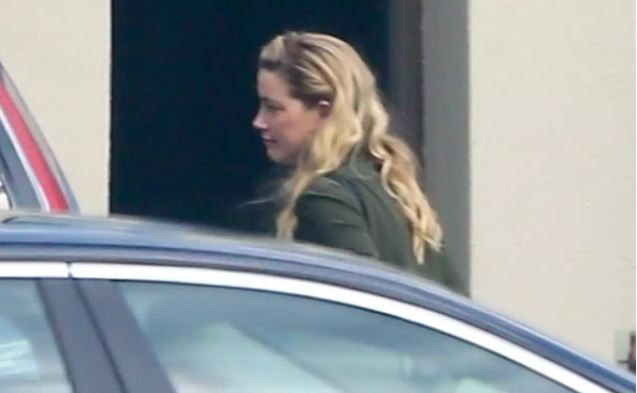 Amber Heard, "cazada" comprando ropa barata, huye al ser grabada