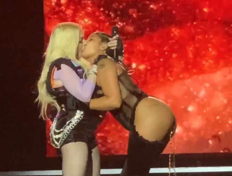 El beso de Madonna y Tokischa en show de LGBT+ del que todos hablan